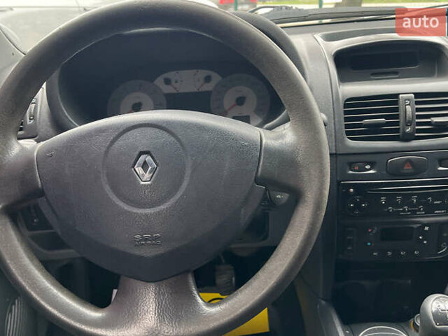 Синій Рено Кліо, об'ємом двигуна 1.39 л та пробігом 211 тис. км за 3400 $, фото 9 на Automoto.ua