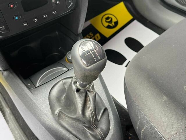 Синій Рено Кліо, об'ємом двигуна 1.4 л та пробігом 211 тис. км за 3400 $, фото 12 на Automoto.ua