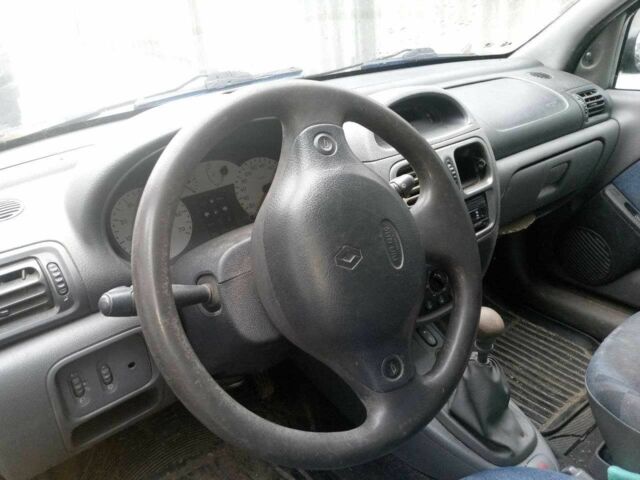 Синій Рено Кліо, об'ємом двигуна 1.2 л та пробігом 353 тис. км за 750 $, фото 9 на Automoto.ua