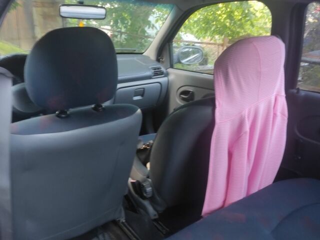 Синий Рено Клио, объемом двигателя 1.4 л и пробегом 250 тыс. км за 2000 $, фото 2 на Automoto.ua