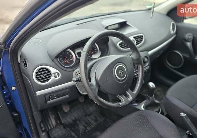 Синий Рено Клио, объемом двигателя 1.5 л и пробегом 296 тыс. км за 5600 $, фото 5 на Automoto.ua