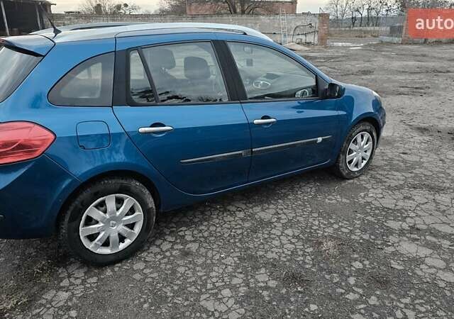 Синий Рено Клио, объемом двигателя 1.5 л и пробегом 296 тыс. км за 5600 $, фото 7 на Automoto.ua