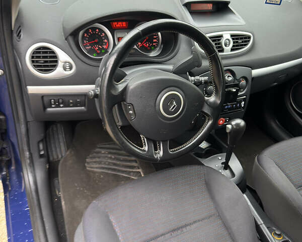 Синий Рено Клио, объемом двигателя 1.6 л и пробегом 137 тыс. км за 6000 $, фото 21 на Automoto.ua