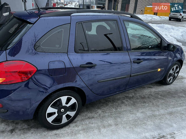 Синий Рено Клио, объемом двигателя 1.5 л и пробегом 227 тыс. км за 4550 $, фото 5 на Automoto.ua