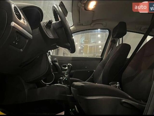 Синий Рено Клио, объемом двигателя 1.2 л и пробегом 200 тыс. км за 4500 $, фото 2 на Automoto.ua