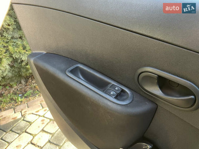 Синий Рено Клио, объемом двигателя 1.5 л и пробегом 225 тыс. км за 4299 $, фото 10 на Automoto.ua