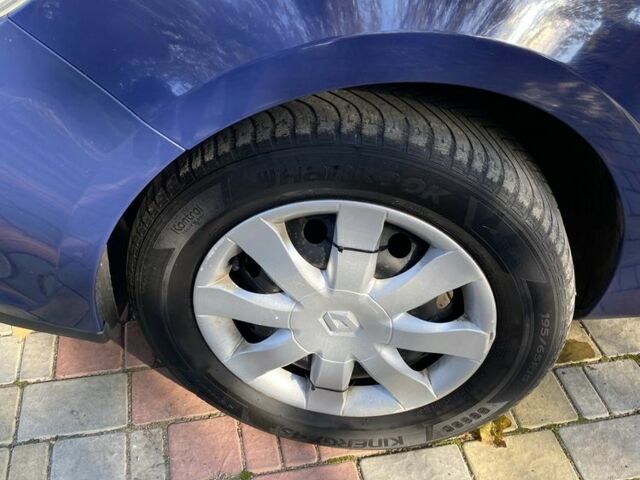 Синий Рено Клио, объемом двигателя 1.1 л и пробегом 281 тыс. км за 4400 $, фото 2 на Automoto.ua