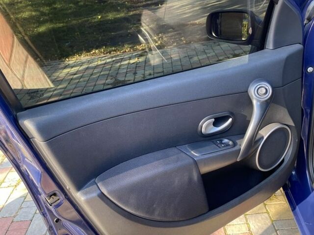 Синий Рено Клио, объемом двигателя 1.1 л и пробегом 281 тыс. км за 4400 $, фото 3 на Automoto.ua