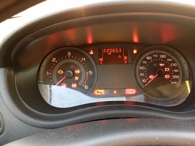 Синий Рено Клио, объемом двигателя 1.5 л и пробегом 220 тыс. км за 4500 $, фото 11 на Automoto.ua