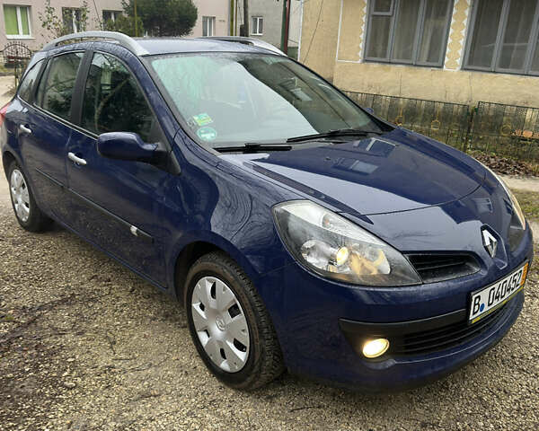 Синий Рено Клио, объемом двигателя 1.6 л и пробегом 137 тыс. км за 5700 $, фото 5 на Automoto.ua