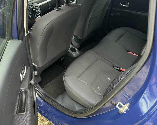 Синий Рено Клио, объемом двигателя 1.6 л и пробегом 137 тыс. км за 5700 $, фото 21 на Automoto.ua