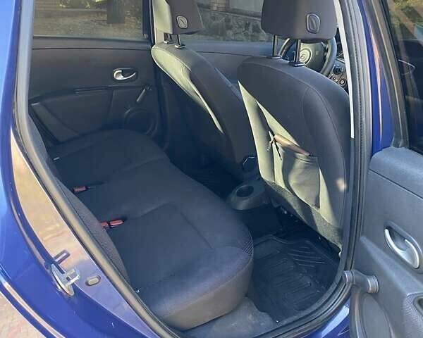 Синий Рено Клио, объемом двигателя 1.1 л и пробегом 281 тыс. км за 4400 $, фото 4 на Automoto.ua