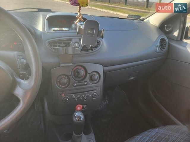 Синій Рено Кліо, об'ємом двигуна 1.2 л та пробігом 280 тис. км за 3900 $, фото 10 на Automoto.ua