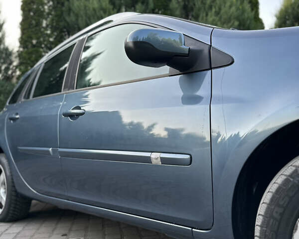 Синий Рено Клио, объемом двигателя 1.6 л и пробегом 182 тыс. км за 5950 $, фото 11 на Automoto.ua