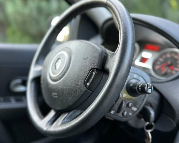 Синий Рено Клио, объемом двигателя 1.6 л и пробегом 182 тыс. км за 5950 $, фото 63 на Automoto.ua