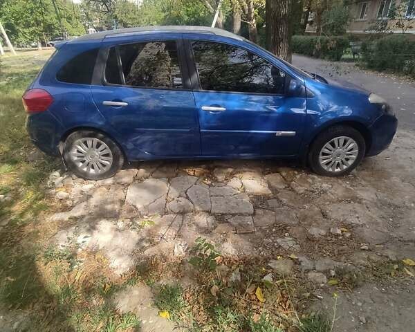 Синий Рено Клио, объемом двигателя 1.6 л и пробегом 291 тыс. км за 5500 $, фото 5 на Automoto.ua