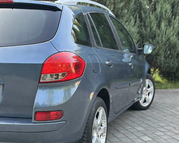 Синий Рено Клио, объемом двигателя 1.6 л и пробегом 182 тыс. км за 5950 $, фото 46 на Automoto.ua