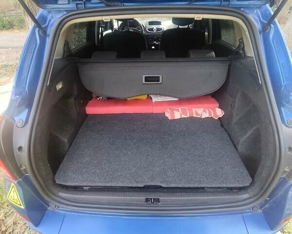 Синий Рено Клио, объемом двигателя 1.6 л и пробегом 291 тыс. км за 5500 $, фото 2 на Automoto.ua