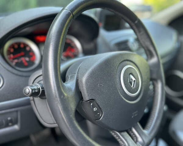 Синий Рено Клио, объемом двигателя 1.6 л и пробегом 182 тыс. км за 5950 $, фото 67 на Automoto.ua