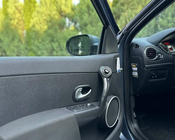 Синий Рено Клио, объемом двигателя 1.6 л и пробегом 182 тыс. км за 5950 $, фото 78 на Automoto.ua