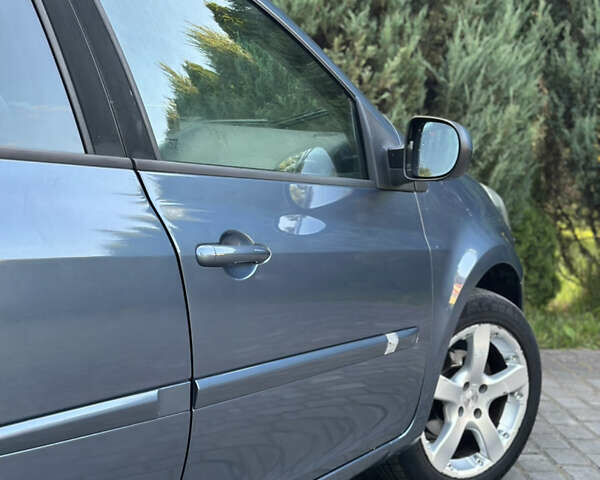 Синий Рено Клио, объемом двигателя 1.6 л и пробегом 182 тыс. км за 5950 $, фото 47 на Automoto.ua