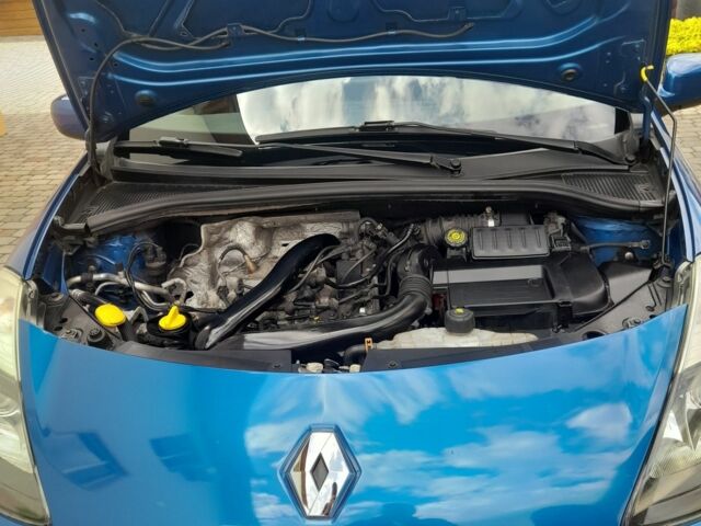 Синий Рено Клио, объемом двигателя 0 л и пробегом 228 тыс. км за 5788 $, фото 1 на Automoto.ua