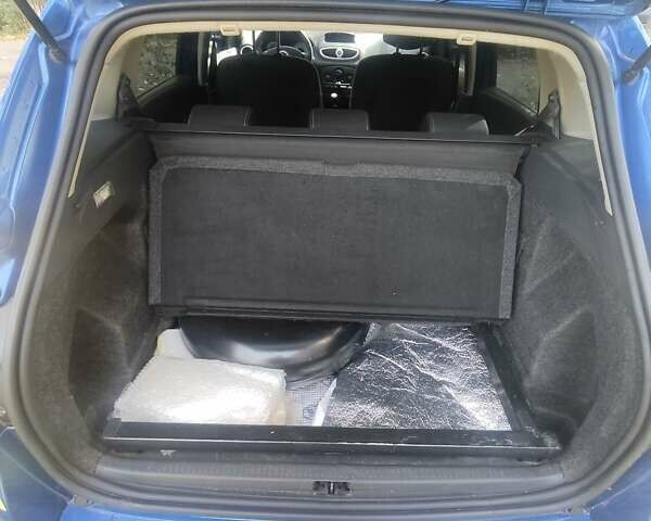 Синий Рено Клио, объемом двигателя 1.6 л и пробегом 291 тыс. км за 5500 $, фото 1 на Automoto.ua