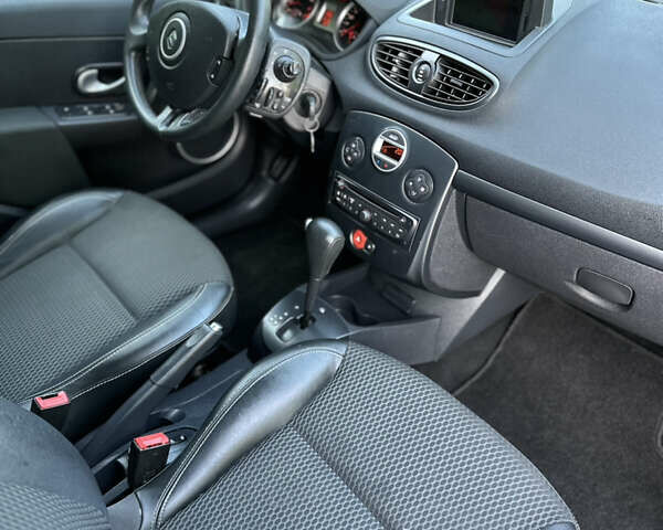 Синий Рено Клио, объемом двигателя 1.6 л и пробегом 182 тыс. км за 5950 $, фото 75 на Automoto.ua
