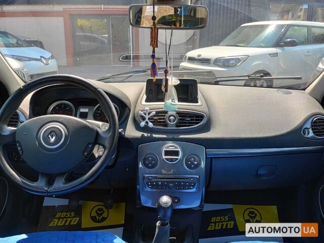 Синий Рено Клио, объемом двигателя 1.5 л и пробегом 305 тыс. км за 5850 $, фото 14 на Automoto.ua