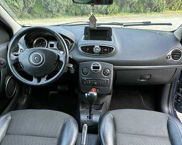 Синий Рено Клио, объемом двигателя 1.6 л и пробегом 182 тыс. км за 5950 $, фото 59 на Automoto.ua