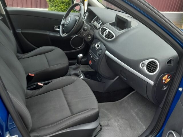 Синий Рено Клио, объемом двигателя 0 л и пробегом 228 тыс. км за 5788 $, фото 11 на Automoto.ua