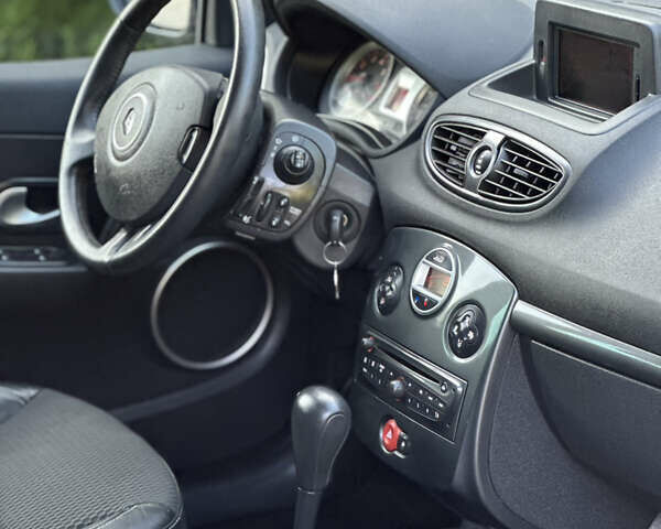 Синий Рено Клио, объемом двигателя 1.6 л и пробегом 182 тыс. км за 5950 $, фото 62 на Automoto.ua