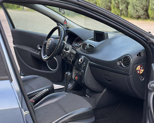 Синий Рено Клио, объемом двигателя 1.6 л и пробегом 182 тыс. км за 5950 $, фото 53 на Automoto.ua