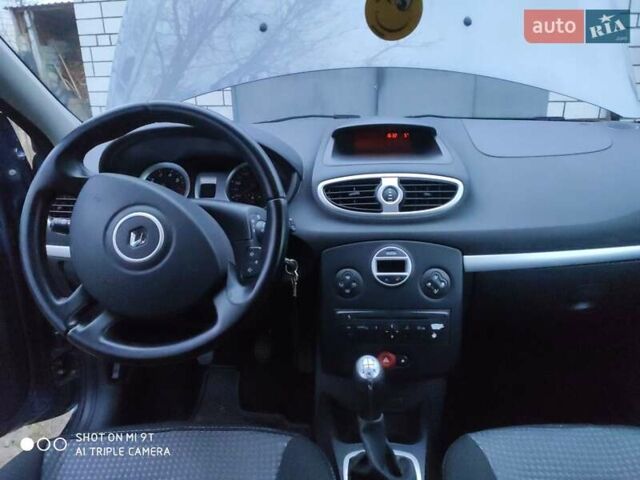 Синій Рено Кліо, об'ємом двигуна 1.15 л та пробігом 206 тис. км за 5300 $, фото 8 на Automoto.ua