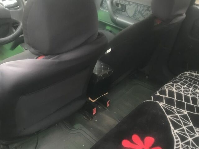 Зелений Рено Кліо, об'ємом двигуна 1.2 л та пробігом 285 тис. км за 1400 $, фото 5 на Automoto.ua