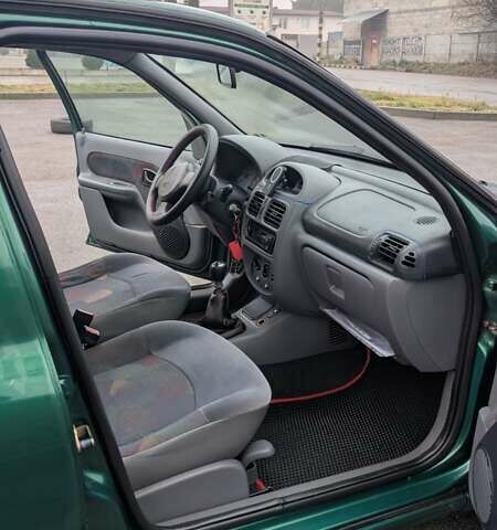 Зеленый Рено Клио, объемом двигателя 1.15 л и пробегом 187 тыс. км за 2500 $, фото 5 на Automoto.ua