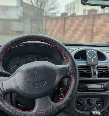 Зеленый Рено Клио, объемом двигателя 1.15 л и пробегом 187 тыс. км за 2500 $, фото 6 на Automoto.ua