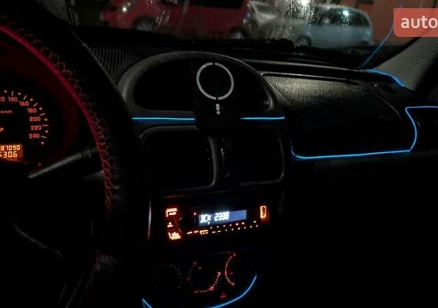 Зеленый Рено Клио, объемом двигателя 1.15 л и пробегом 187 тыс. км за 2500 $, фото 12 на Automoto.ua