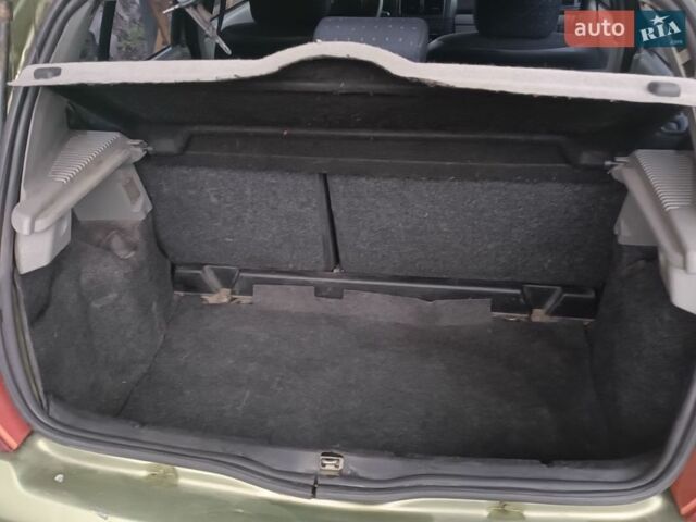 Зеленый Рено Клио, объемом двигателя 1.4 л и пробегом 226 тыс. км за 3100 $, фото 11 на Automoto.ua