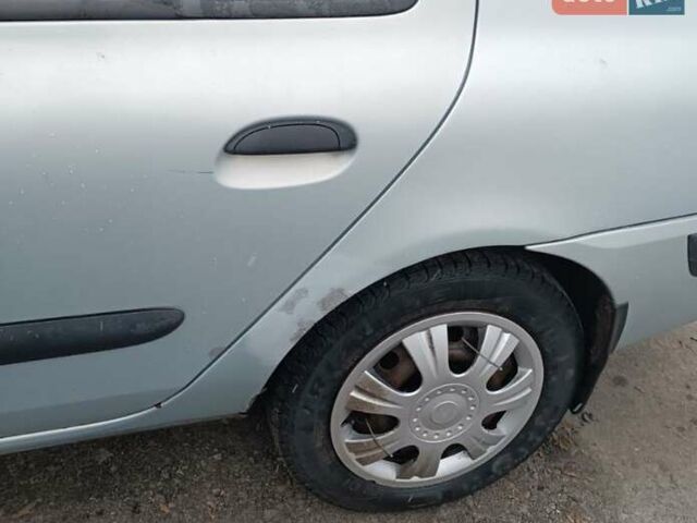 Зелений Рено Кліо, об'ємом двигуна 1.39 л та пробігом 258 тис. км за 2700 $, фото 4 на Automoto.ua