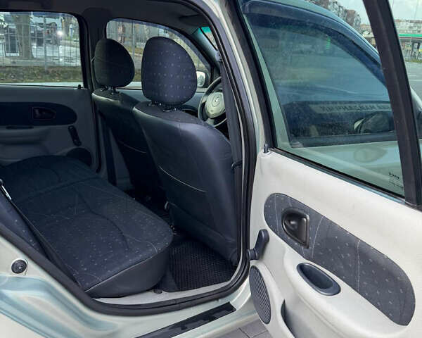 Зелений Рено Кліо, об'ємом двигуна 1.39 л та пробігом 156 тис. км за 3950 $, фото 24 на Automoto.ua