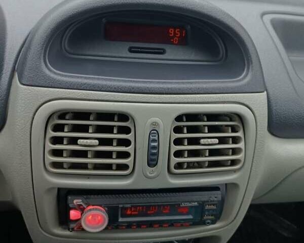 Зелений Рено Кліо, об'ємом двигуна 1.39 л та пробігом 258 тис. км за 2700 $, фото 2 на Automoto.ua