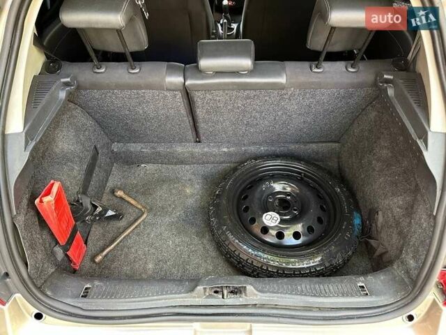 Зелений Рено Кліо, об'ємом двигуна 1.5 л та пробігом 290 тис. км за 4899 $, фото 3 на Automoto.ua