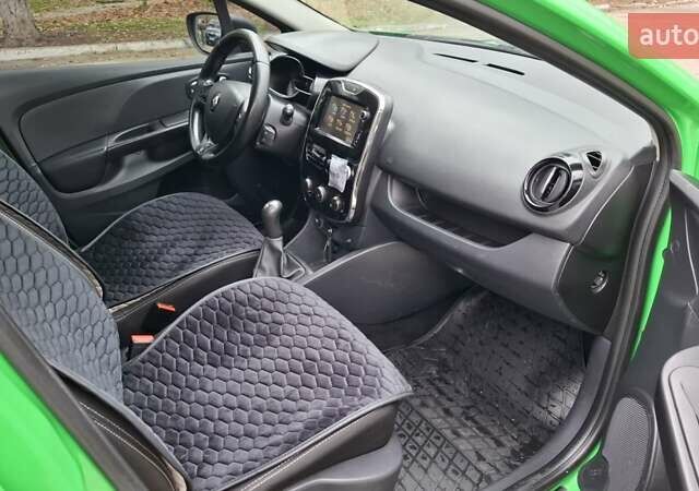 Зеленый Рено Клио, объемом двигателя 1.46 л и пробегом 250 тыс. км за 6750 $, фото 19 на Automoto.ua