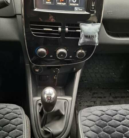 Зеленый Рено Клио, объемом двигателя 1.46 л и пробегом 250 тыс. км за 6750 $, фото 17 на Automoto.ua