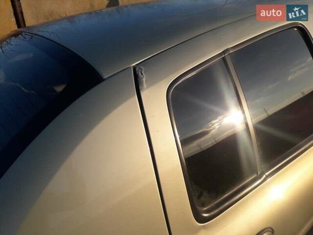 Зеленый Рено Клио, объемом двигателя 1.4 л и пробегом 230 тыс. км за 2600 $, фото 6 на Automoto.ua