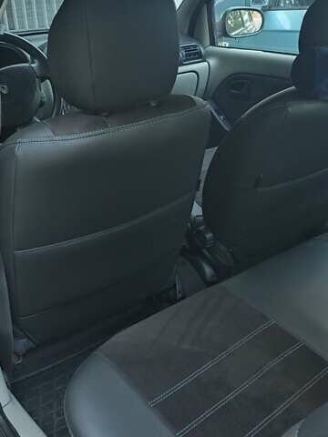 Зеленый Рено Клио, объемом двигателя 1.4 л и пробегом 93 тыс. км за 4300 $, фото 4 на Automoto.ua