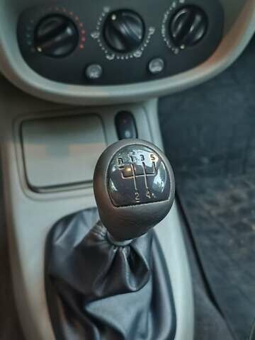 Зеленый Рено Клио, объемом двигателя 1.4 л и пробегом 93 тыс. км за 4300 $, фото 3 на Automoto.ua