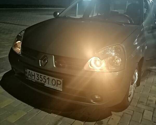 Зеленый Рено Клио, объемом двигателя 1.4 л и пробегом 93 тыс. км за 4300 $, фото 7 на Automoto.ua