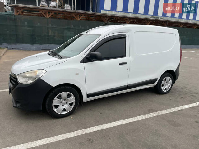 Белый Рено Dokker, объемом двигателя 1.6 л и пробегом 305 тыс. км за 5550 $, фото 1 на Automoto.ua